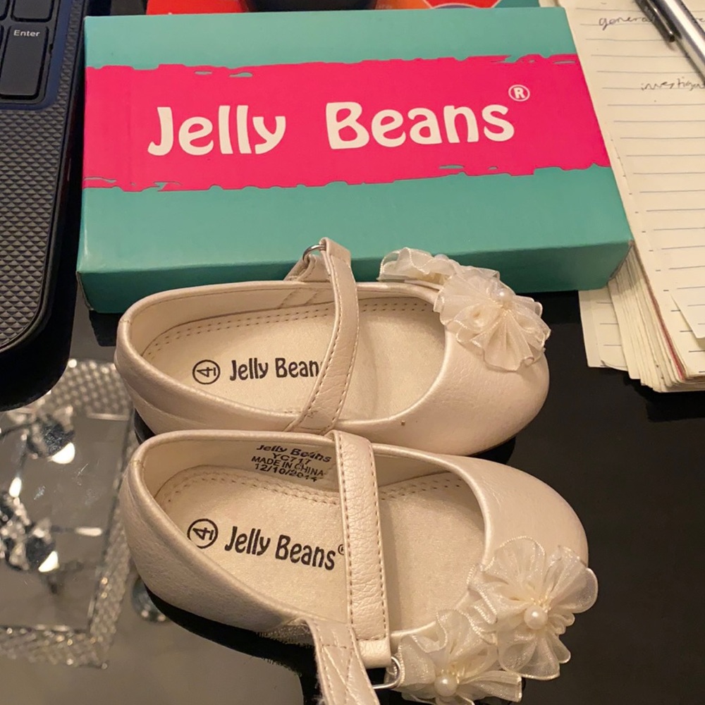 Baby dress shoes in size 4. Almost like new.